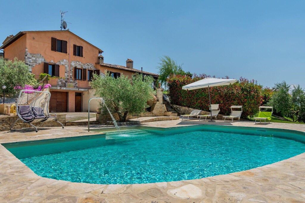 Montone House | Charismatic Holiday Home in Montone with Private Pool