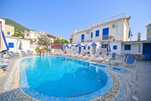 Ischia Porto Hotel | Charme Hotel La Villa Tina