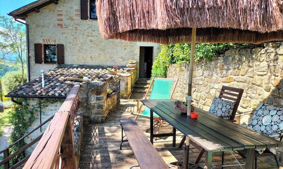 Penna San Giovanni Apartment | Charming apartment in a hillside villa.