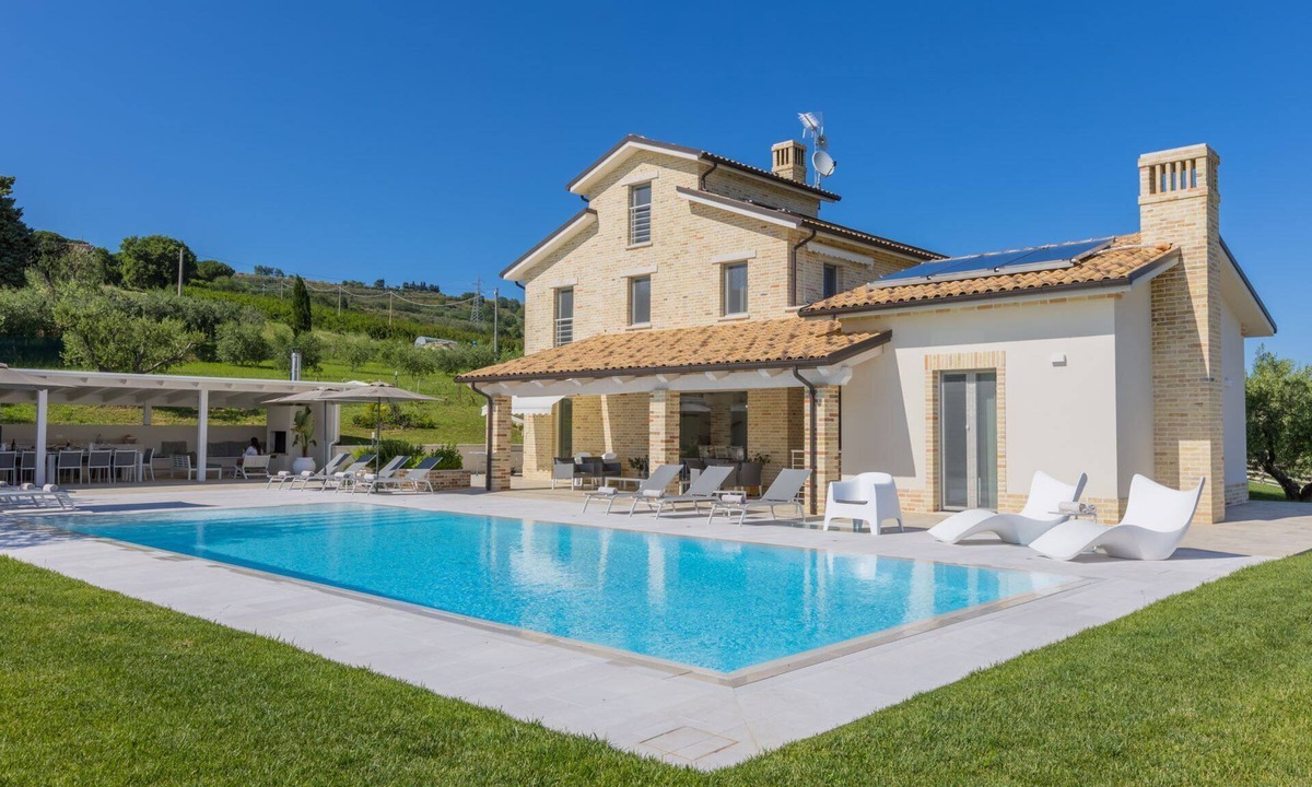 Monterubbiano Villa | Charming holiday home with pool and sea view, equipped with every comfort, just 6 km from the beach.