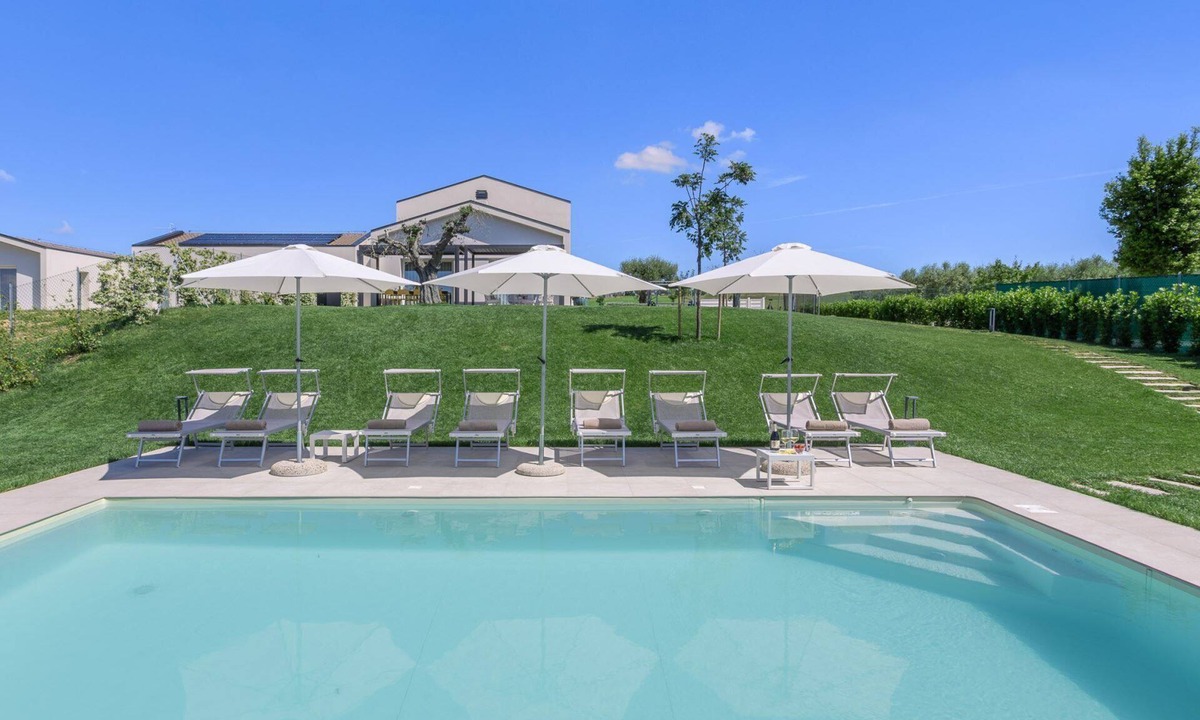 Montecosaro Villa | Charming modern villa with pool, just 15 minutes from the beaches of Civitanova Marche