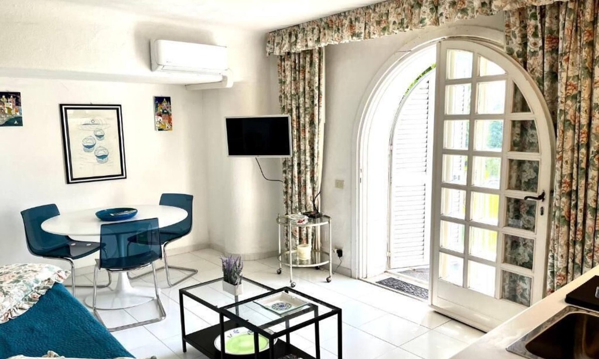 Forio Apartment | Charming two-room garden apartment in villa with swimming pool with thermal water