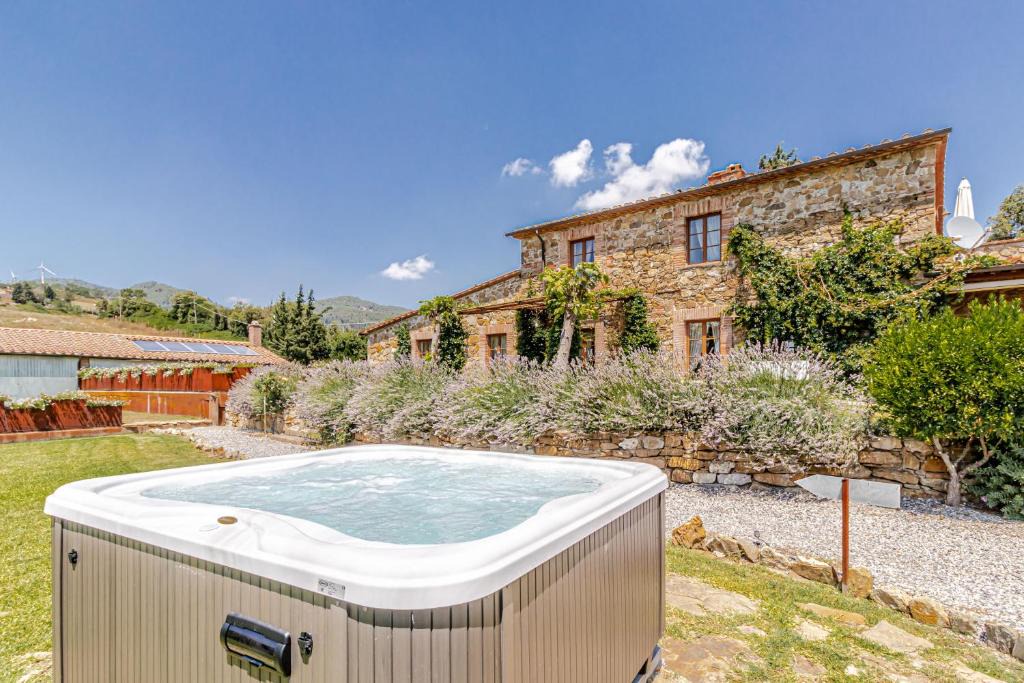 Montecatini Val di Cecina Villa | Chateau La Siroque