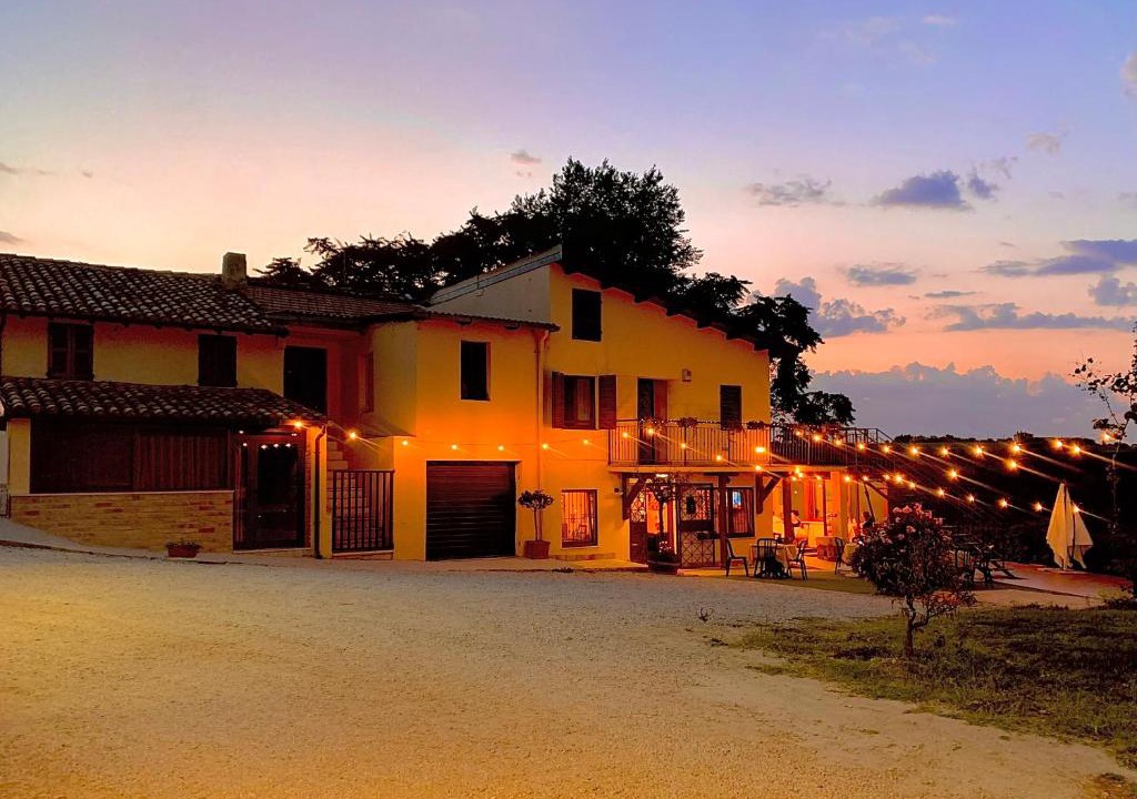 Massignano Hotel | Chiaraluce Country House