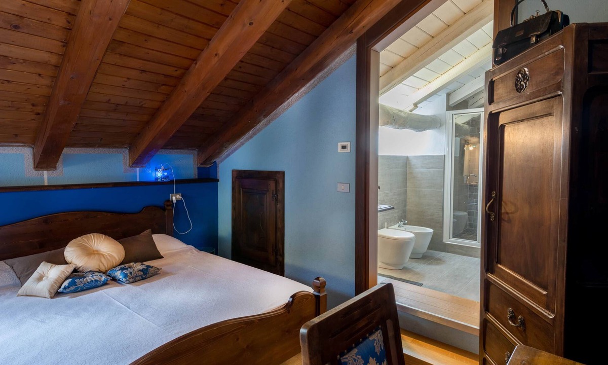 Villair-Amerique Bed & Breakfast | Chopin Suite: A Nocturne Between Art and History