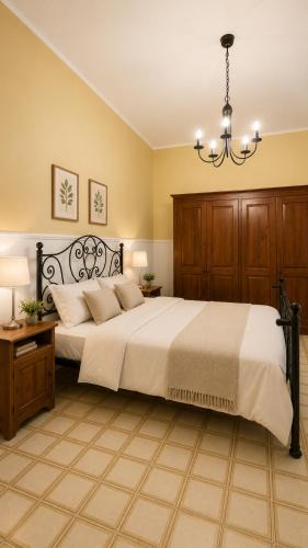 Pacentro Apartment | Clelia Holiday House- panoramic terrace overlooking the castle and the mountains