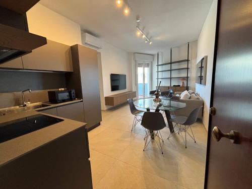 Valverde Apartment | CN018 - Cesenatico, elegante quadrilocale fronte mare con posto auto