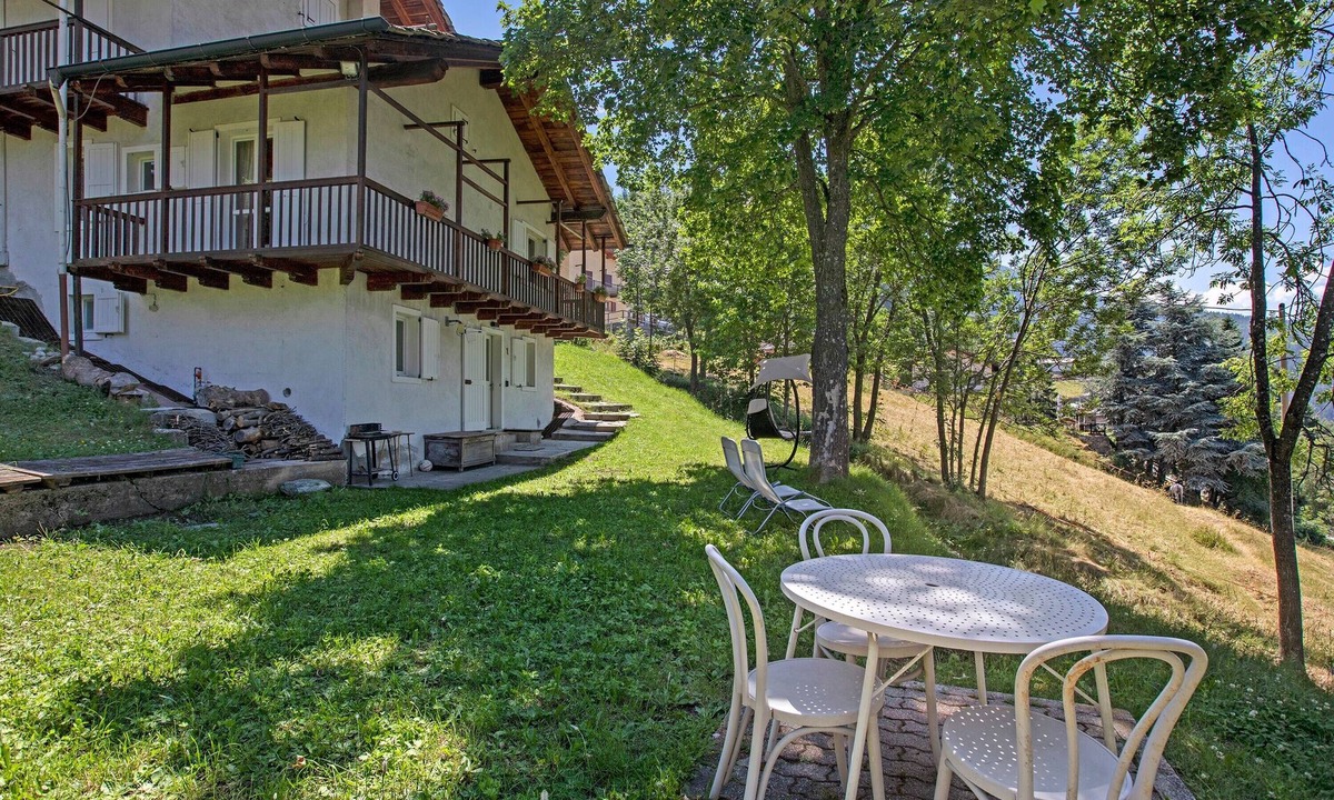 Gressan Apartment | 'Coin Vert' Apartment with Mountain Views, Shared Garden and Wi-Fi