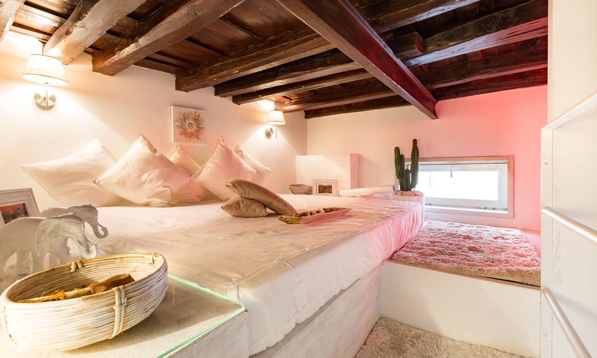 Roman Ghetto Apartment | Colosseo Luxury Apartment