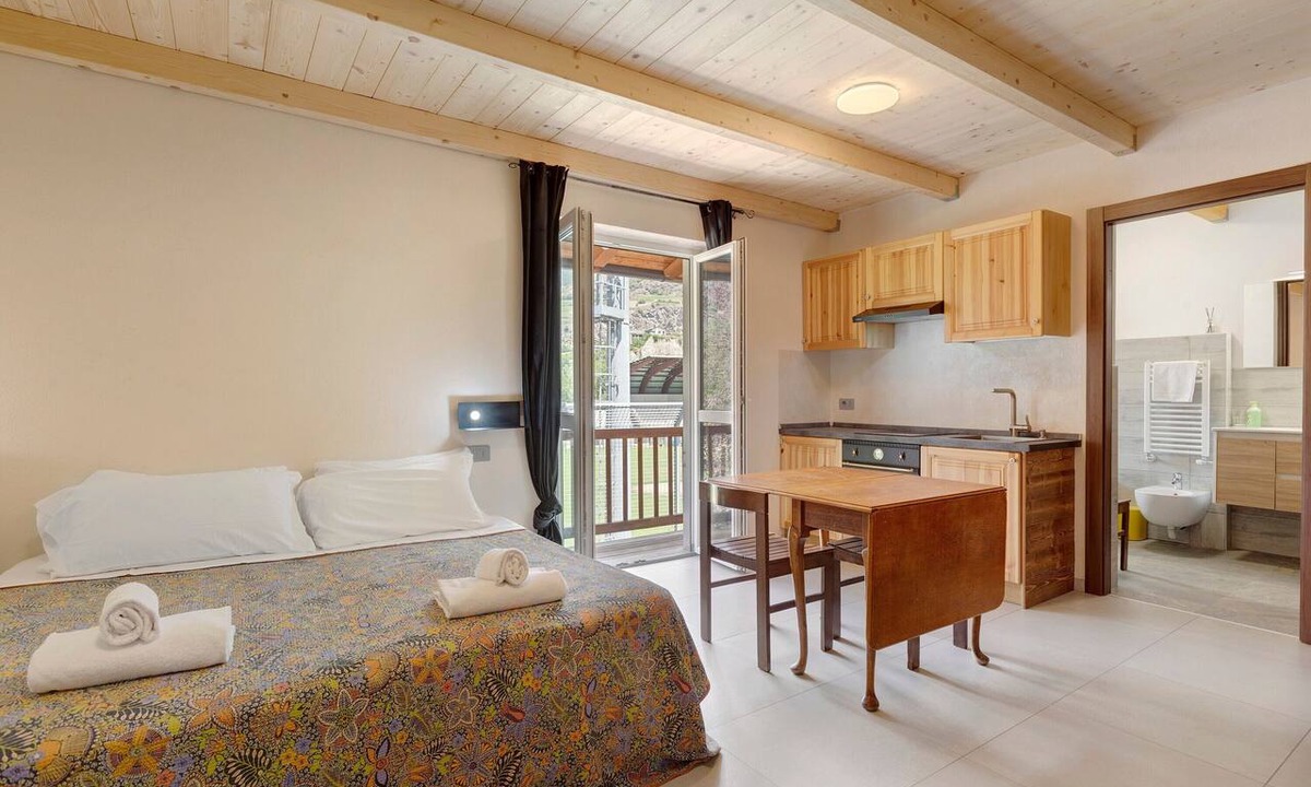 Aymavilles Apartment | Comfort Studio with Mountain View, Shared Terrace and Wi-Fi