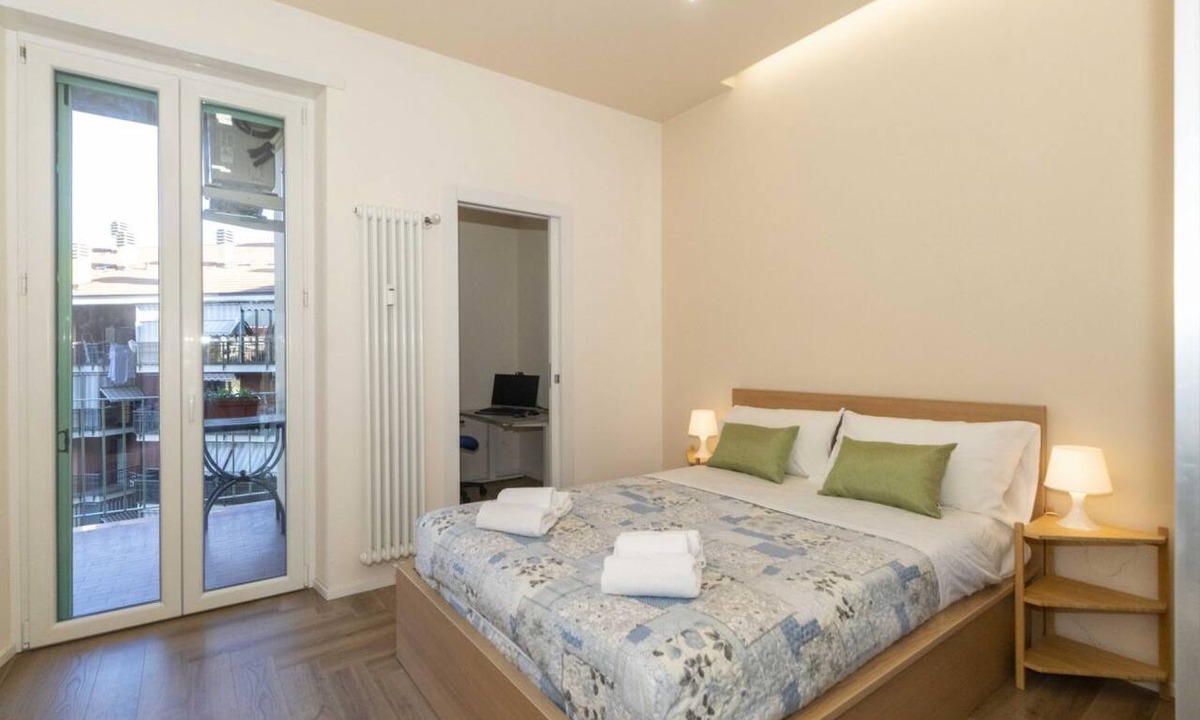 San Paolo Apartment | Comfortable 65sqm apartment, able to accommodate up to 4 people, located on the 4th floor (with elevator not suitable for disabled people) of a building located five minutes walk away from Sandretto Re Rebaudengo Foundation for the Contemporary Arts. The