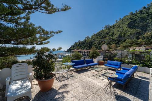 Copanello Villa | Copabeach Villa - Rooftop Sea Living - Front Beach