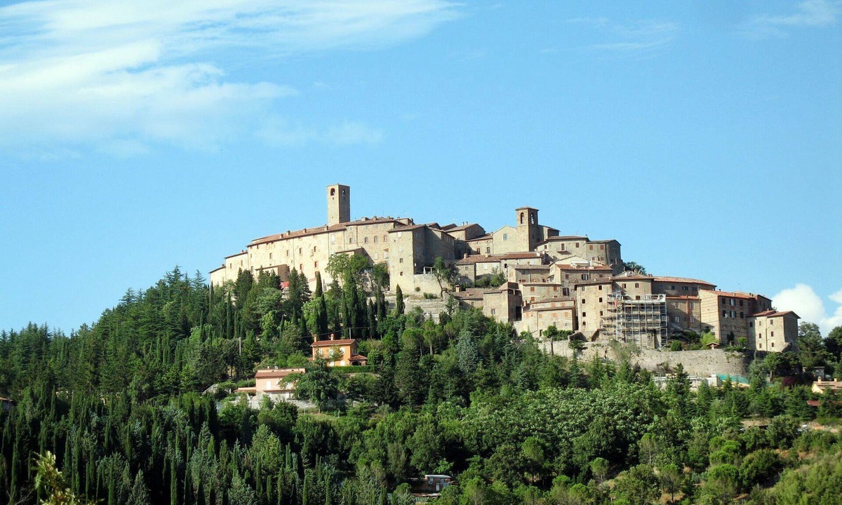 Monte Santa Maria Tiberina House | Cosy apartment in villa for 4 people with WIFI, pool, pets allowed and parking