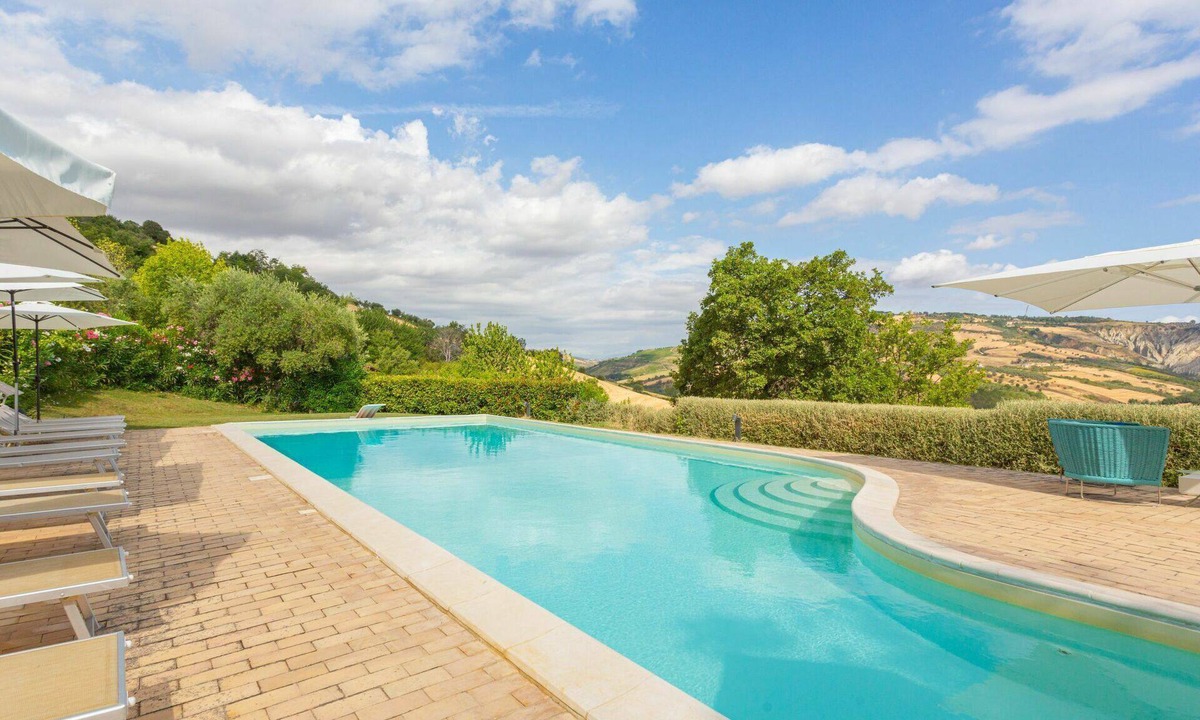 Citta Sant'Angelo House | Cosy apartment in villa for 5 people with pool, WIFI, TV, terrace, pets allowed and parking
