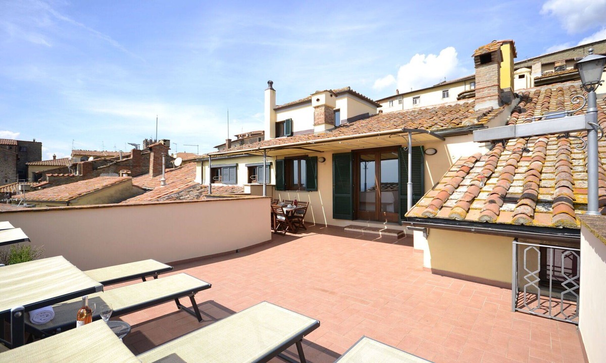 Cortona Old Town Apartment | Cosy apartment for 4 guests with A/C, WIFI, TV, terrace, pets allowed and panoramic view