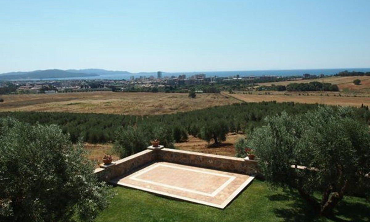 Follonica Apartment | Cosy apartment for 6 guests with TV, patio and panoramic view