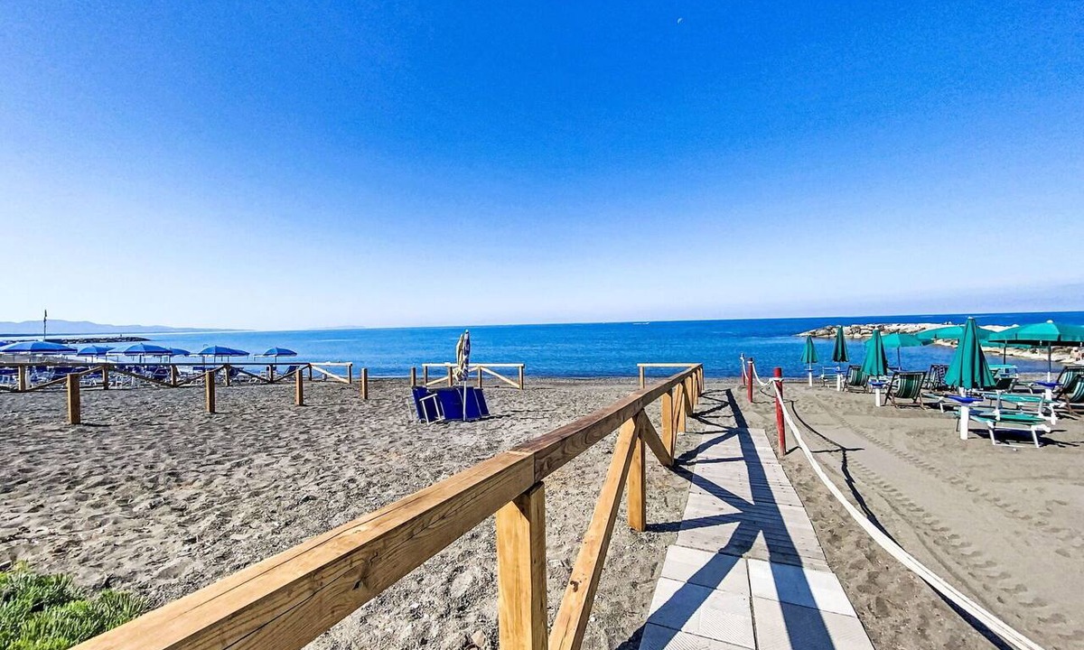 Marina di Cecina Apartment | Cosy apartment for 7 people with WIFI, A/C, patio and pets allowed