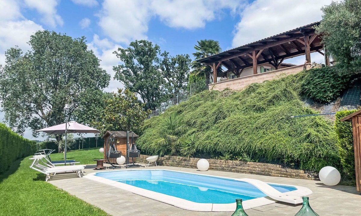Portacomaro Apartment | Cosy apartment for 4 guests with WIFI, pool, A/C, terrace, pets allowed and panoramic view