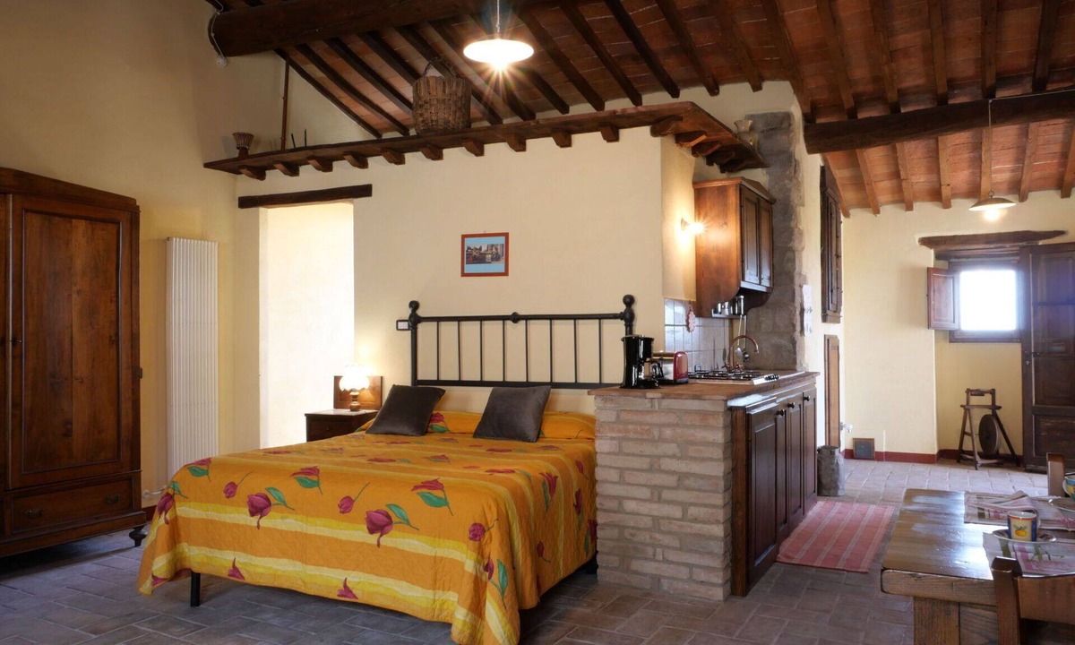 Roccastrada Villa | Cosy apartment in villa for 2 guests with WIFI, TV, patio and pets allowed