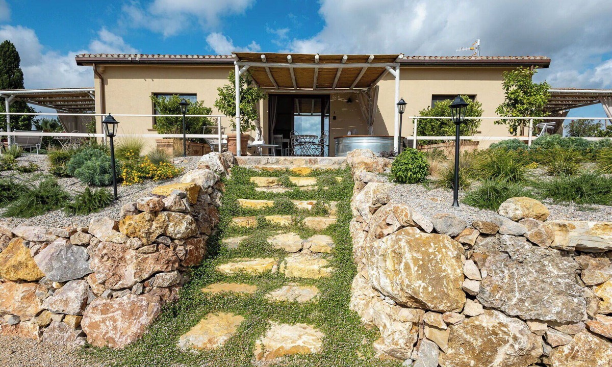 Roccastrada House | Cosy apartment in villa for 2 people with A/C, private pool, WIFI, TV, terrace and panoramic view