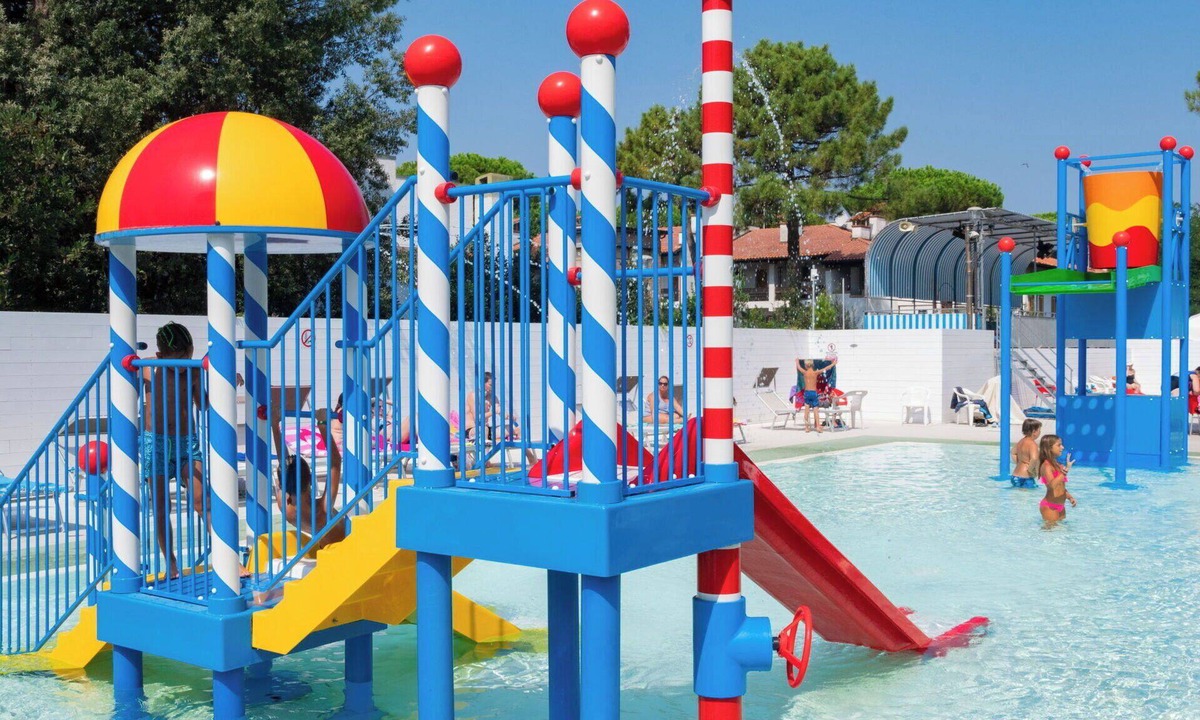 Lido degli Estensi House | Cosy apartment in villa for 6 people with WIFI, pool, A/C, TV, terrace and pets allowed