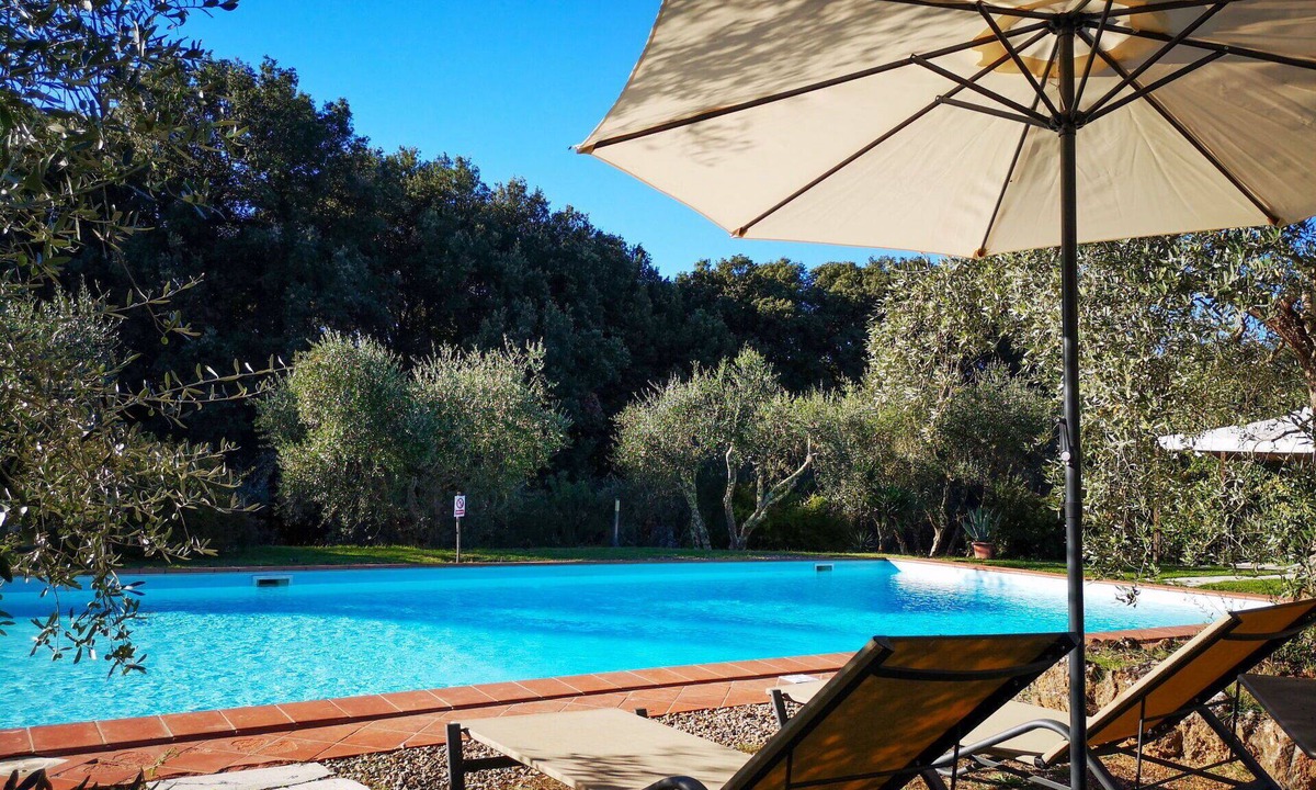 Simignano House | Cosy apartment in villa for 4 guests with WIFI, pool, A/C, terrace, pets allowed and panoramic v.