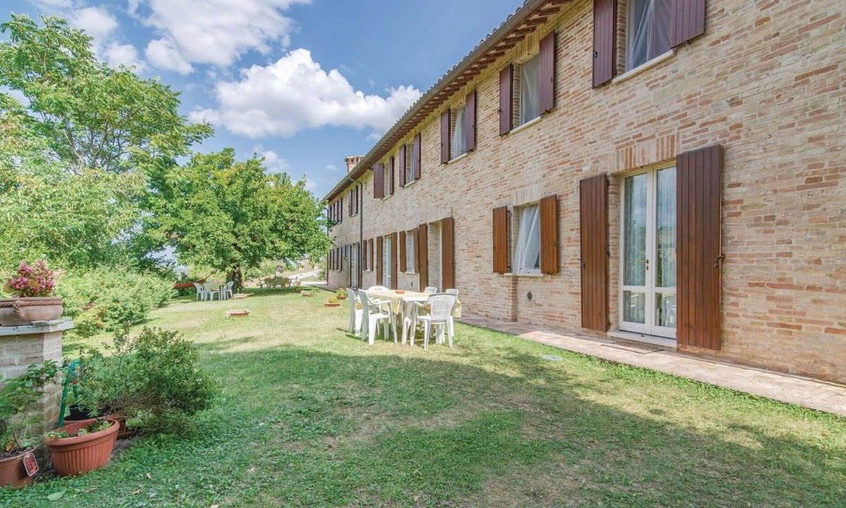 Urbino Villa | Cosy apartment in villa for 3 people with WIFI, pool, TV and panoramic view, close to Urbino