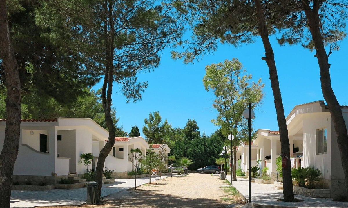 Montincello House | Cosy apartment in villa for 4 guests with A/C, pool, WIFI, TV, terrace and pets allowed
