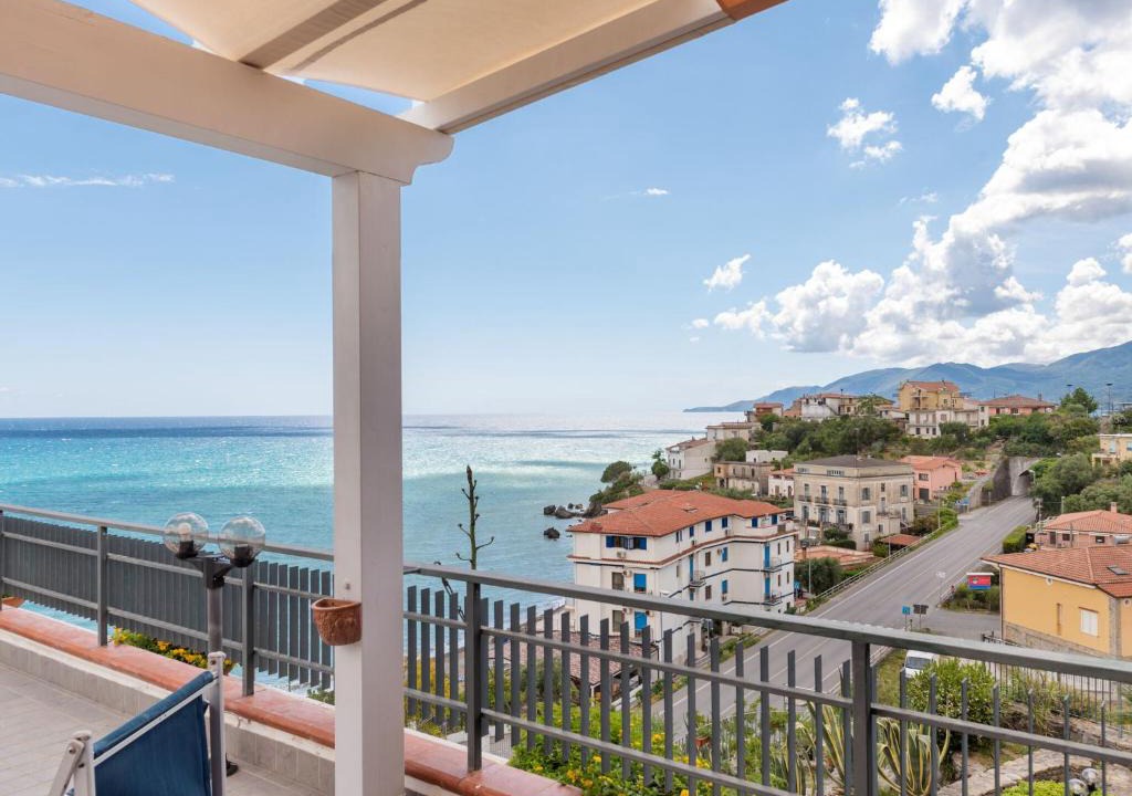 Villammare Apartment | Cosy Apartment in Villammare with Sea view