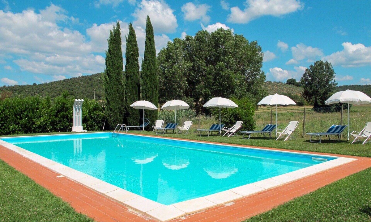 Massa Marittima Apartment | Cosy apartment for 4 guests with pool, WIFI, TV and patio