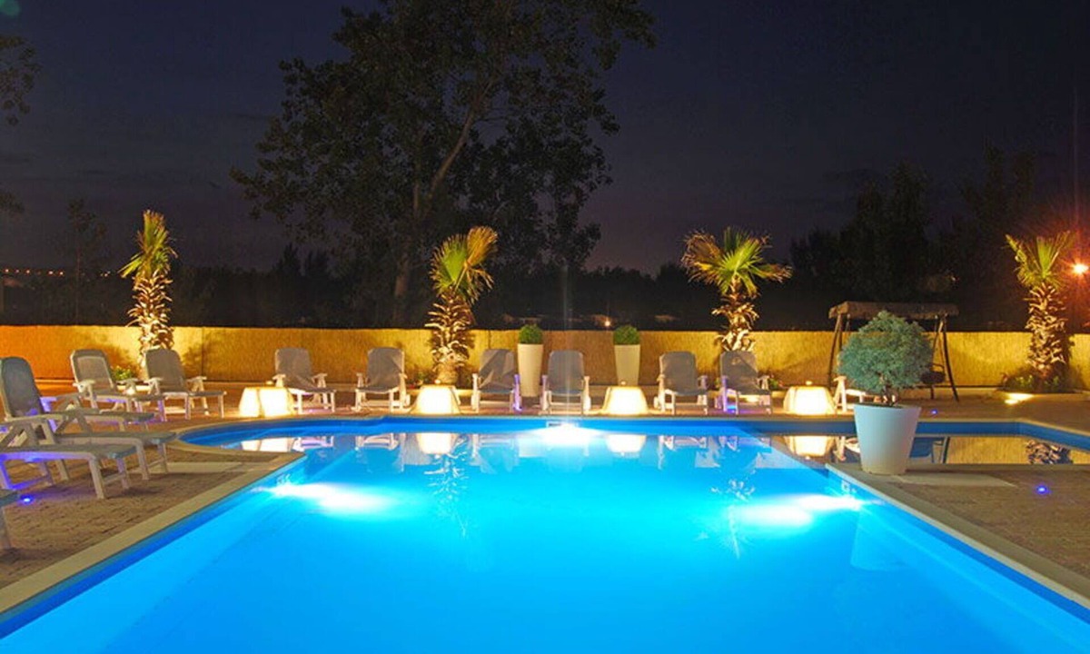 Tortoreto Lido Apartment | Cosy apartment for 4 people with pool, WIFI, A/C, TV, terrace and pets allowed