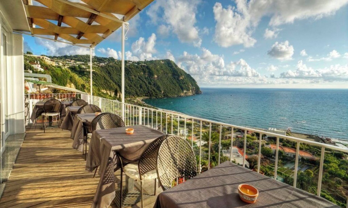 Forio Bed & Breakfast | Cosy hotel by the sea where pets are allowed.