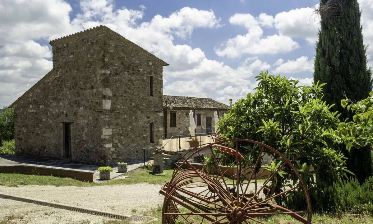 Agello Bed & Breakfast | Cosy room for 2 people with A/C, pool, WIFI, TV and pets allowed, close to Perugia