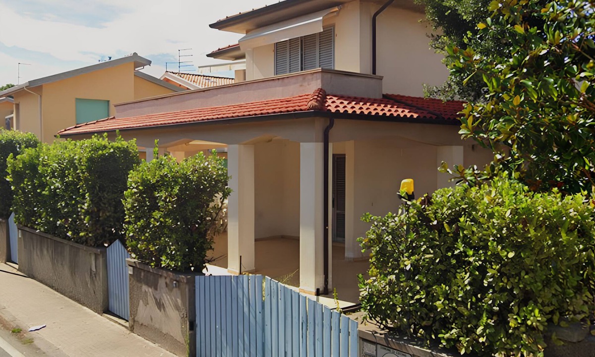 Marina di Cecina House | Cottage with large patio and bike path that connects directly to the waterfront