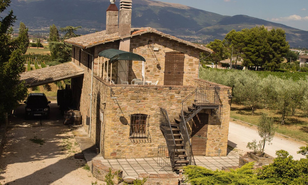 Cantalupo House | Country House Carmelita - a rustic stone manor house into the vineyards