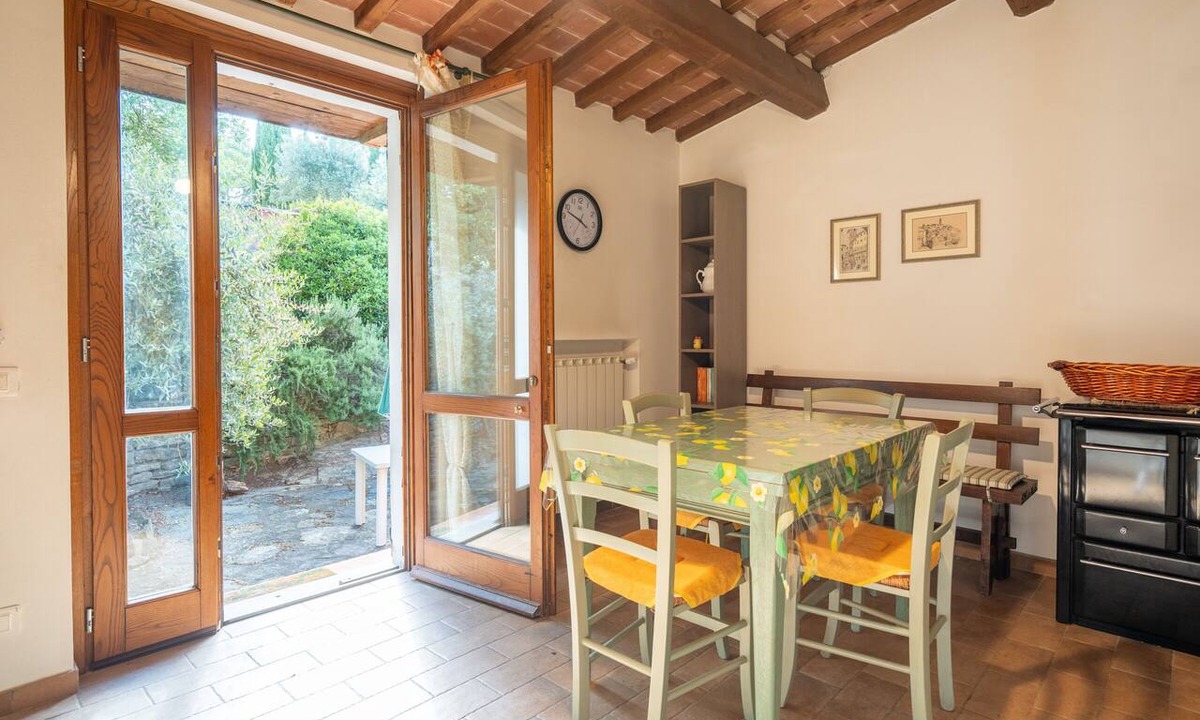 Arezzo Apartment | Country House 'Il Nido' with Shared Garden and Wi-Fi