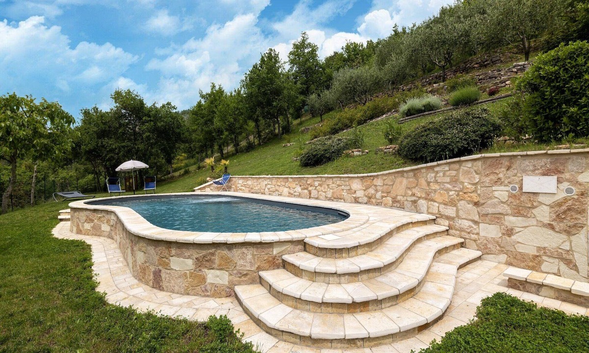 Furlo House | Country House with Saltwater Pool