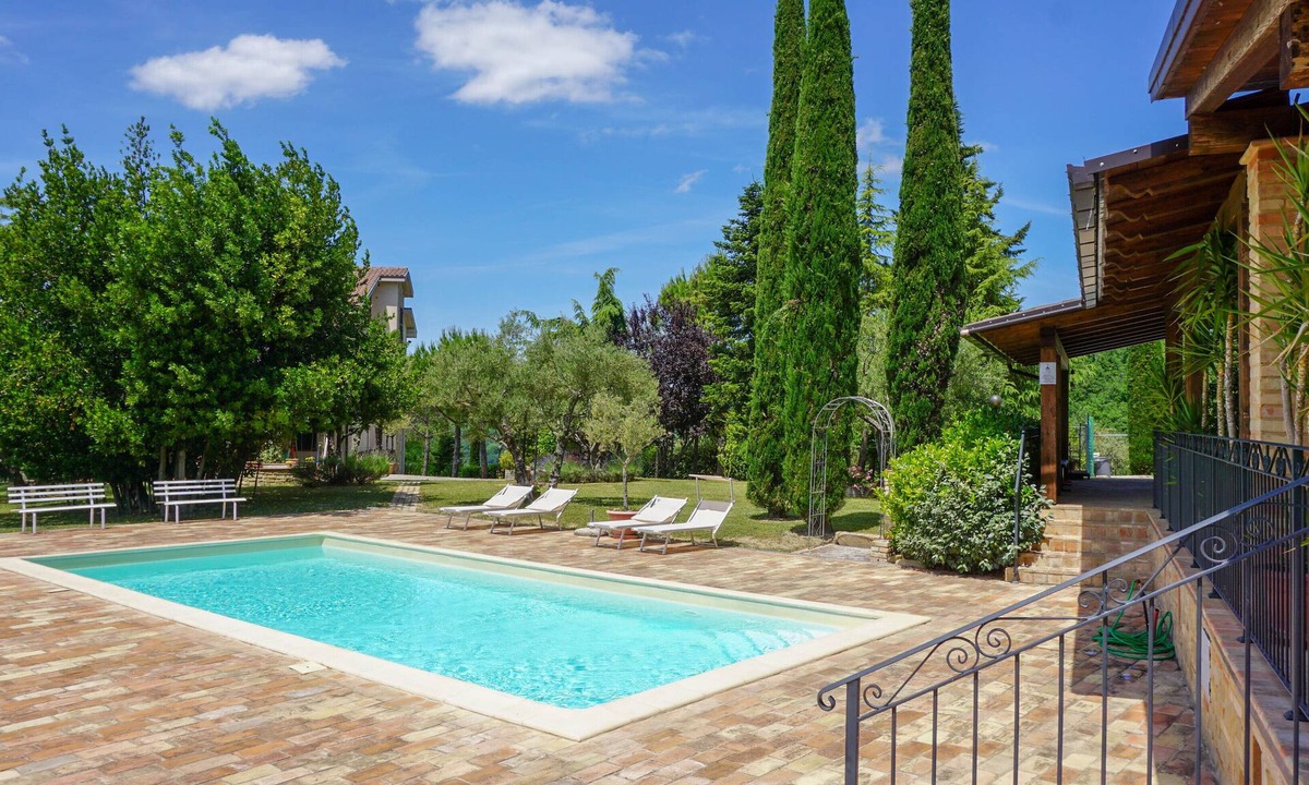 Tolentino House | Country house with pool and superb views over Lake