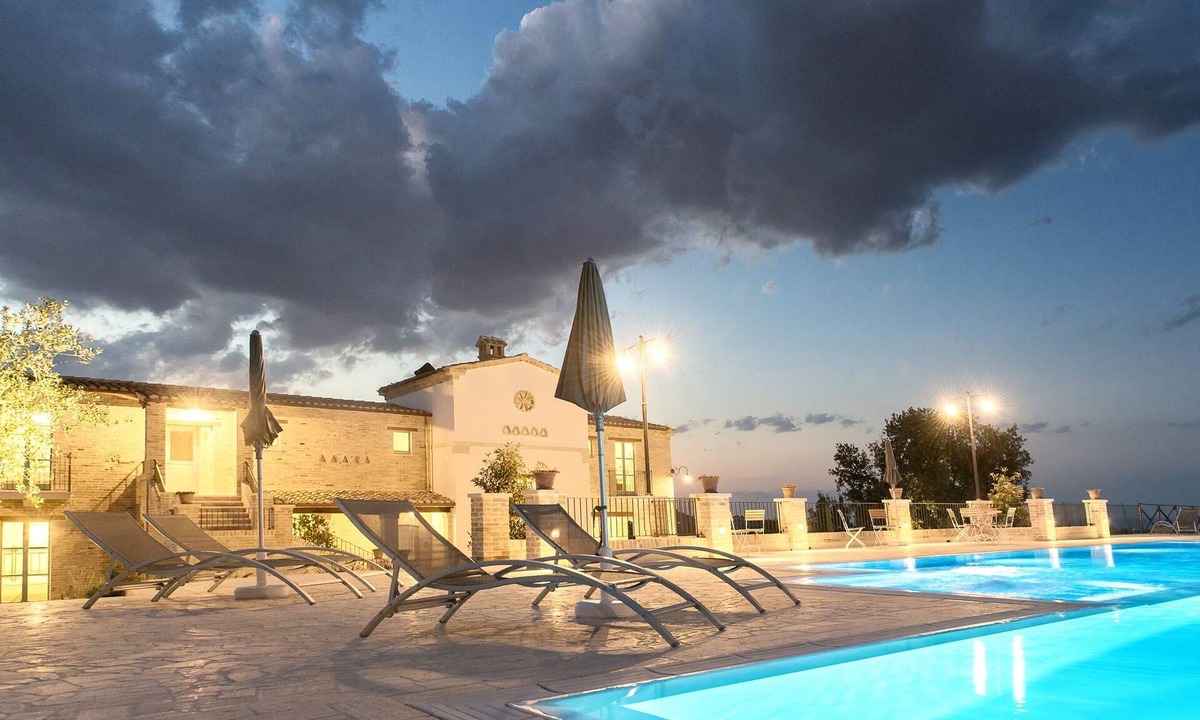 Alba Adriatica House | Country residence, 10 bedrooms and 10 bathrooms, salt water pool, panoramic.