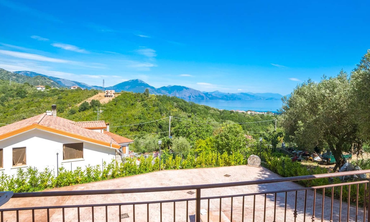 Policastro Bussentino Apartment | Cozy apartment on Campania's beautiful west coast.