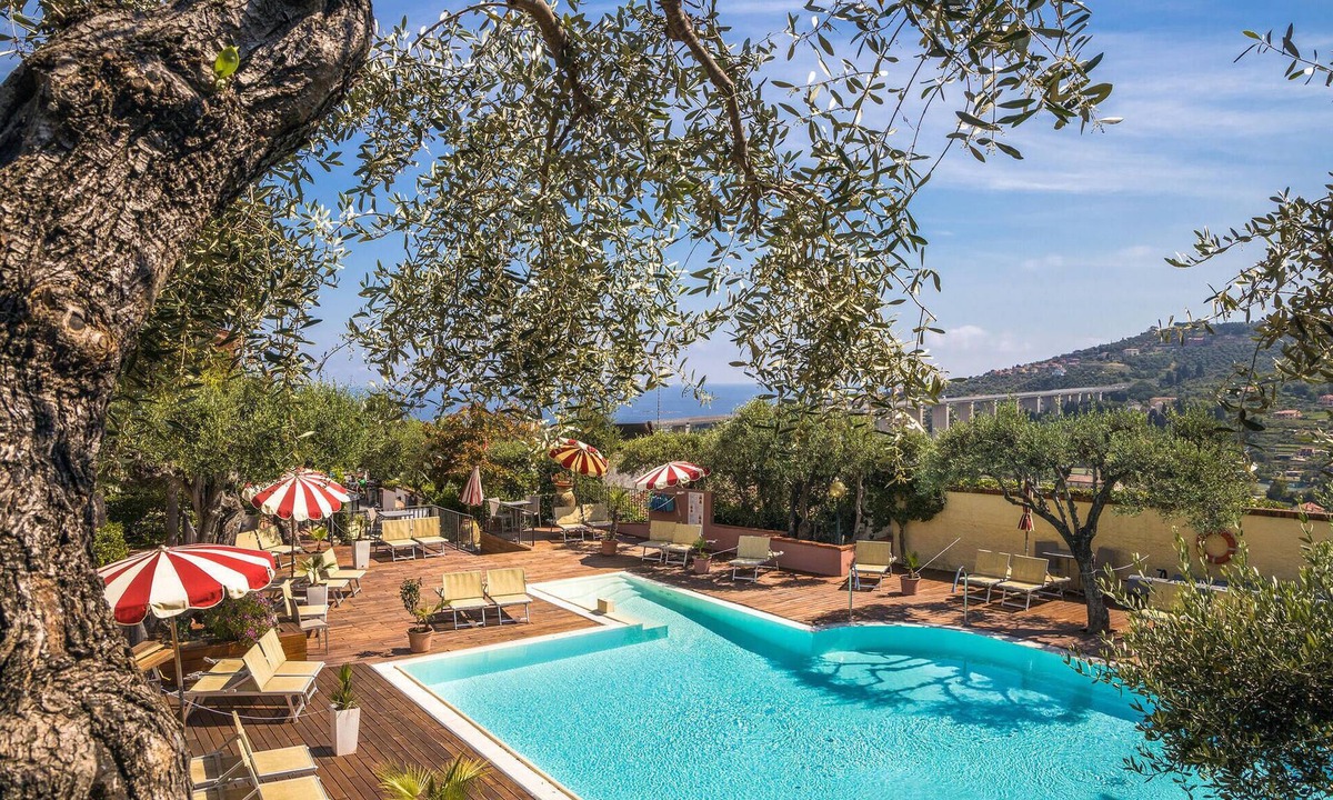 Poggi Apartment | Cozy apartment in Imperia with outdoor swimming pool