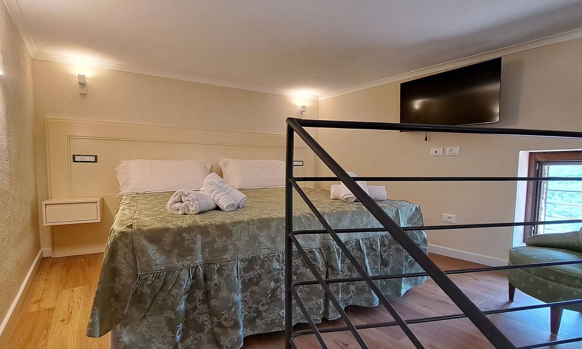 Belmonte Calabro Bed & Breakfast | Cozy B&B room on two levels ideal for 2 or 3 people