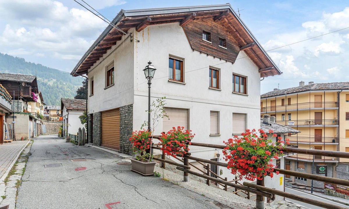 Brusson House | Cozy home in Brusson AO with WiFi