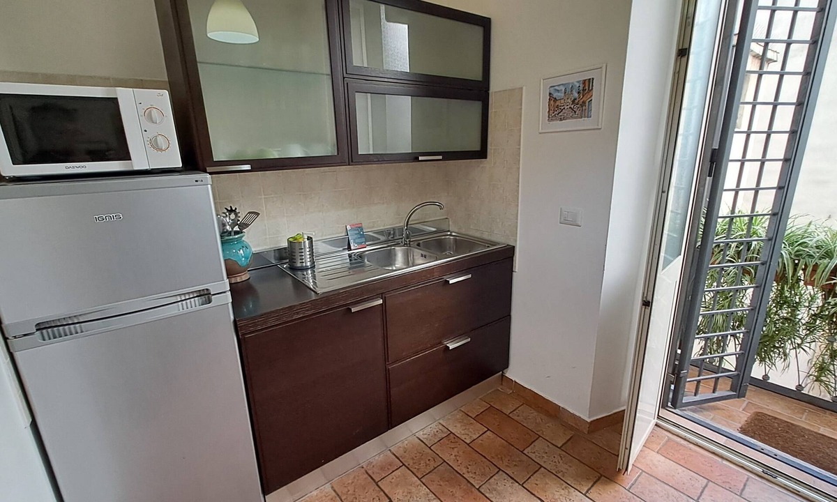 Rione IV Campo Marzio House | Croce Palace unit 5 - heart of Rome/up to 6 guests