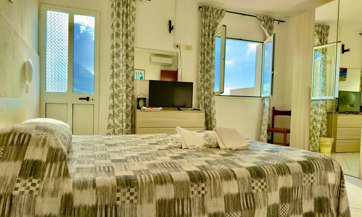 Casamicciola Terme Hostel | Deluxe Double Room with sea view