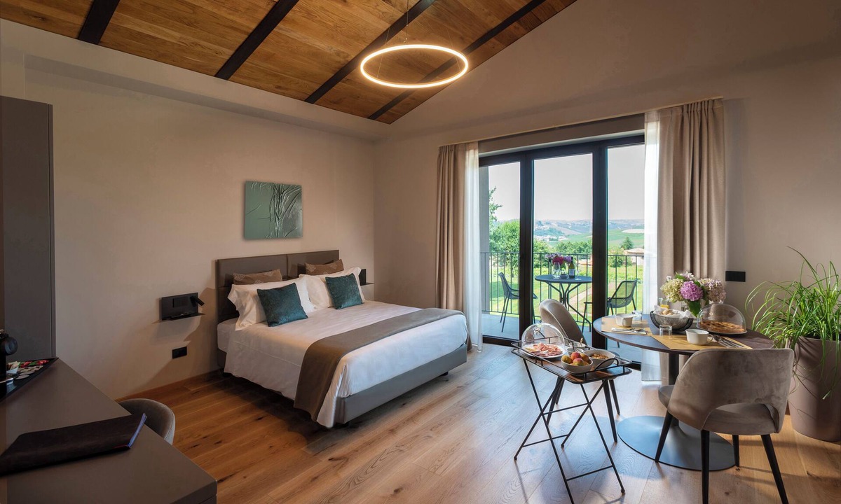 Castagnito Bed & Breakfast | Deluxe Room 102, with balcony - Relais PQlin & Winery.