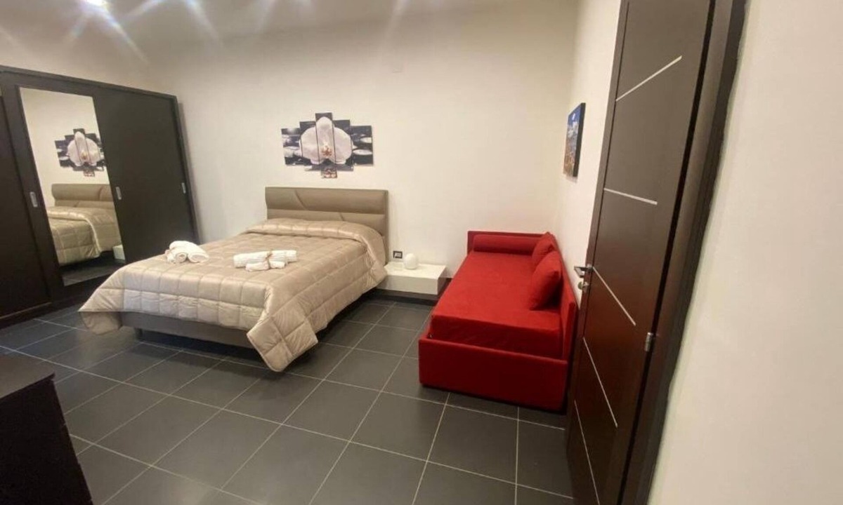 Naples City Centre Bed & Breakfast | Deluxe Room at Sofia and the City of Wonders