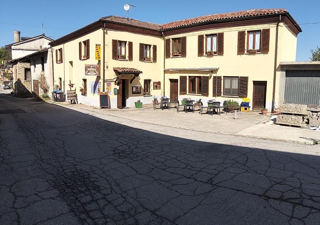 Castellino Tanaro Hostel | Desdemona House Pub
