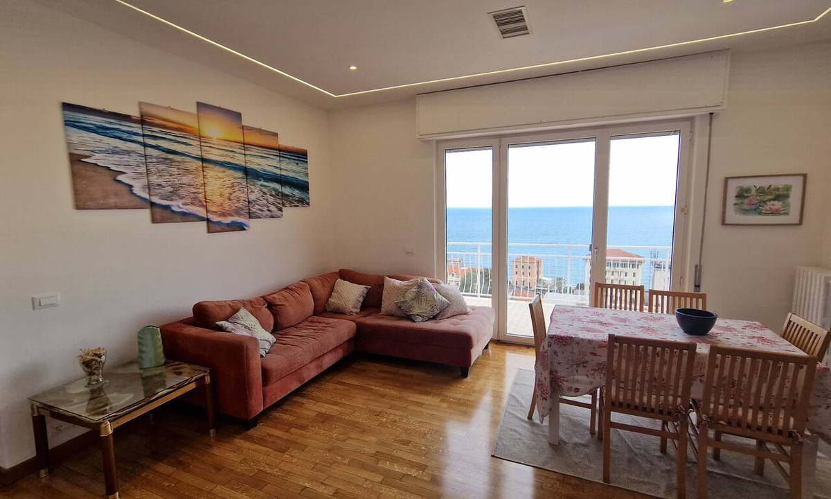 Varazze House | detached villa in Varazze, sea view and private car parking space