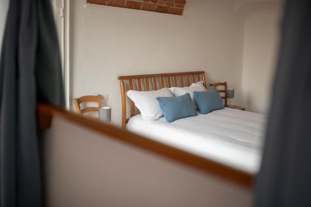 Asti Apartment | Domus Antiche Mura - Vista Torre Rossa, Centro Asti, NO ZTL